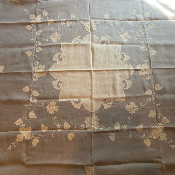 Vintage Very Fine Linen Tablecloth & Napkins - Picture 1 of 8